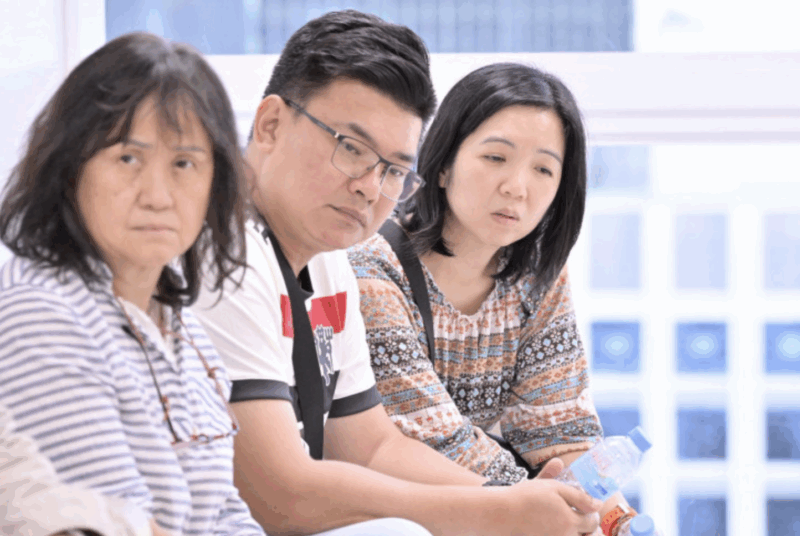 Families of the two Malaysian tourists set on fire in a random attack on Thursday night Arrived in Bangkok on Saturday. (Photo: Tourism and Sports Ministry Facebook account)