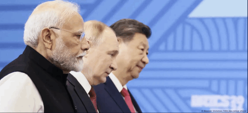 Putin is pushing for a trilateral summit between Russia, China and IndiaImage: Alexander Shcherbak/TASS/dpa/picture alliance