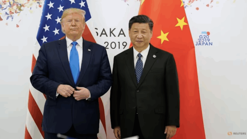 US President Donald Trump poses for a photo with China's President Xi Jinping before their bilateral meeting during the G20 leaders summit in Osaka, Japan, Jun 29, 2019. (File photo: REUTERS/Kevin Lamarque)