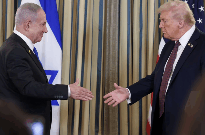 U.S. President Donald Trump and Israeli Prime Minister Benjamin Netanyahu reach to shake hands at a joint press conference in the State Dining Room at the White House in Washington, D.C., U.S., September 29, 2025. REUTERS/Jonathan Ernst Purchase Licensing Rights