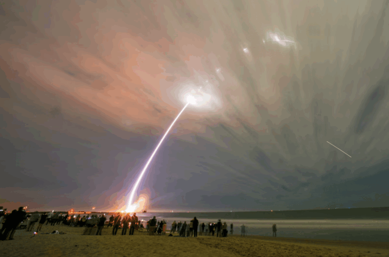 A Blue Origin New Glenn rocket lifts off on its inaugural launch at the Cape Canaveral Space Force Station in Cape Canaveral, Florida, U.S., January 16, 2025. REUTERS/Steve Nesius Purchase Licensing Rights